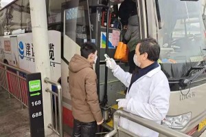 广州地铁佩戴口罩，防疫常态下的城市交通新规范