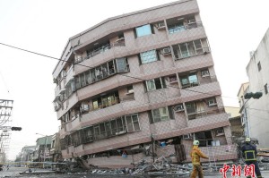 台湾地震倾斜大楼最新动态，救援工作持续进行，大楼结构稳定