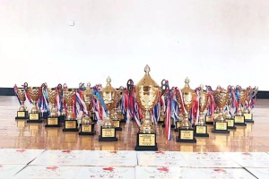河南郑州高校学生，在创新与挑战中成长的青春力量