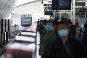 北京规定未戴口罩乘坐地铁，防疫新规下的城市交通管理
