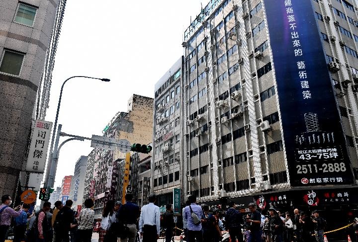台湾地震倾斜大楼，自然之力与建筑韧性之间的较量