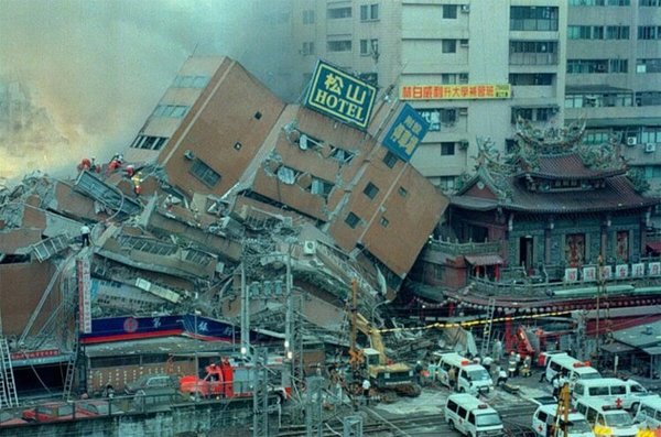 台湾7.3级地震，灾难的震撼与生命的脆弱