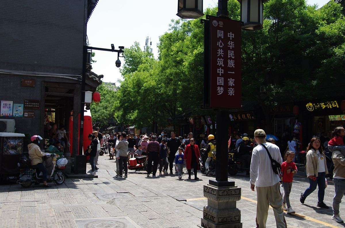 石家庄首个放开疫情管制，城市复苏与民众的期待