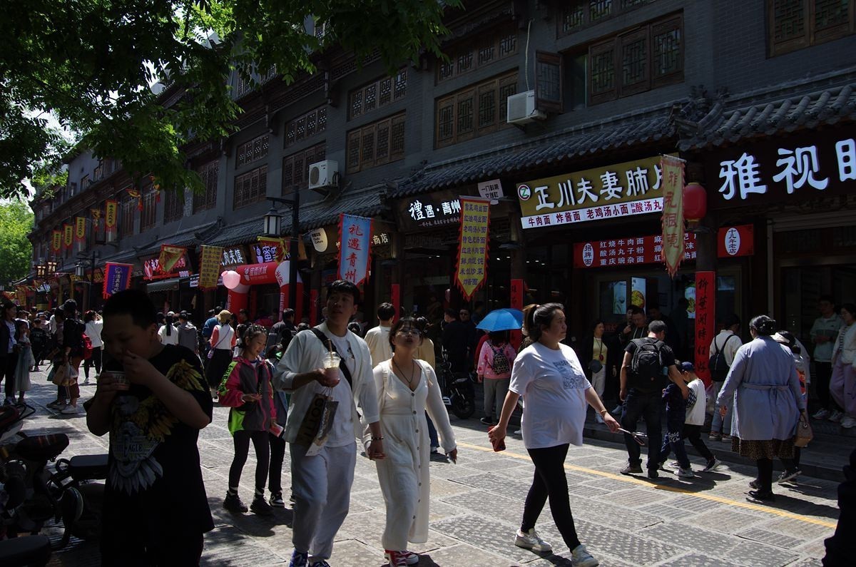石家庄首个放开疫情管制，城市复苏与民众的期待