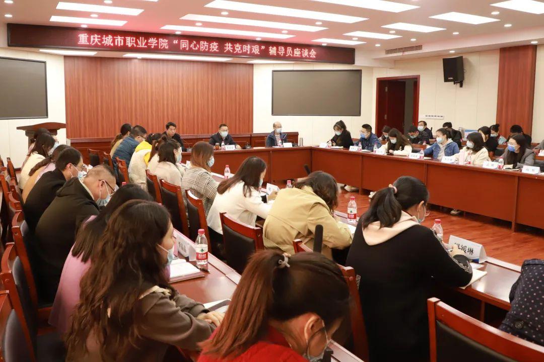 重庆与上海的防疫政策对比研究