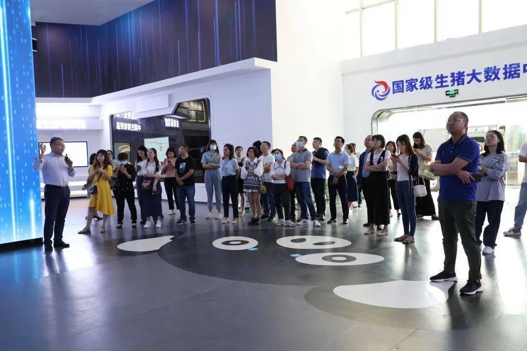 疫情下的重庆与上海，城市挑战与应对策略