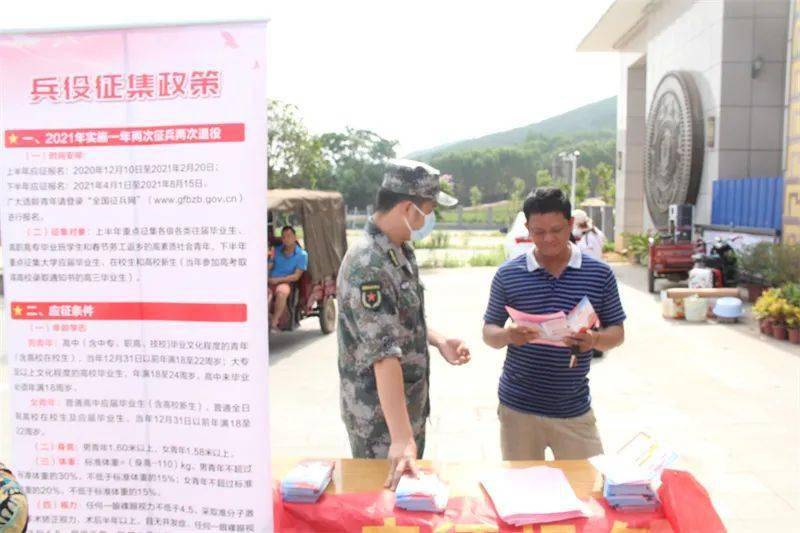 疫情下的重庆与上海，城市挑战与应对策略