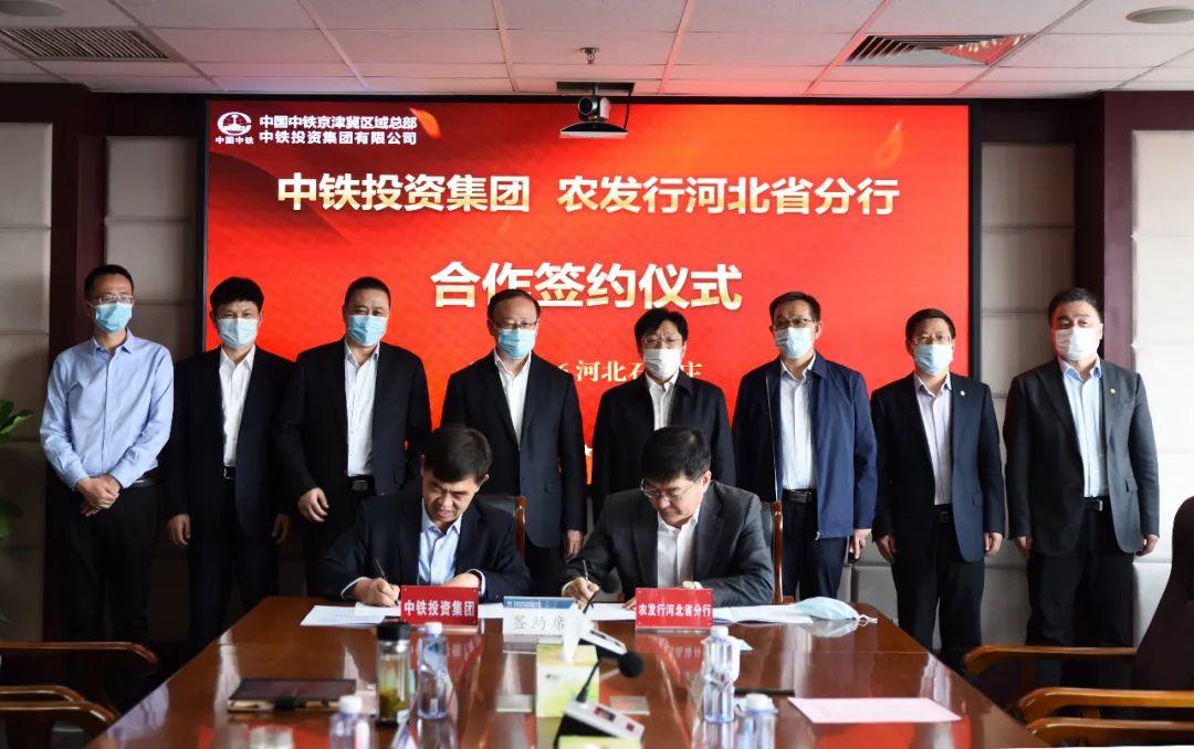 成都疫情通报会，透明与担当的典范
