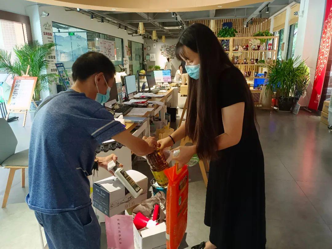 成都与北京疫情防控，策略比较与成效分析