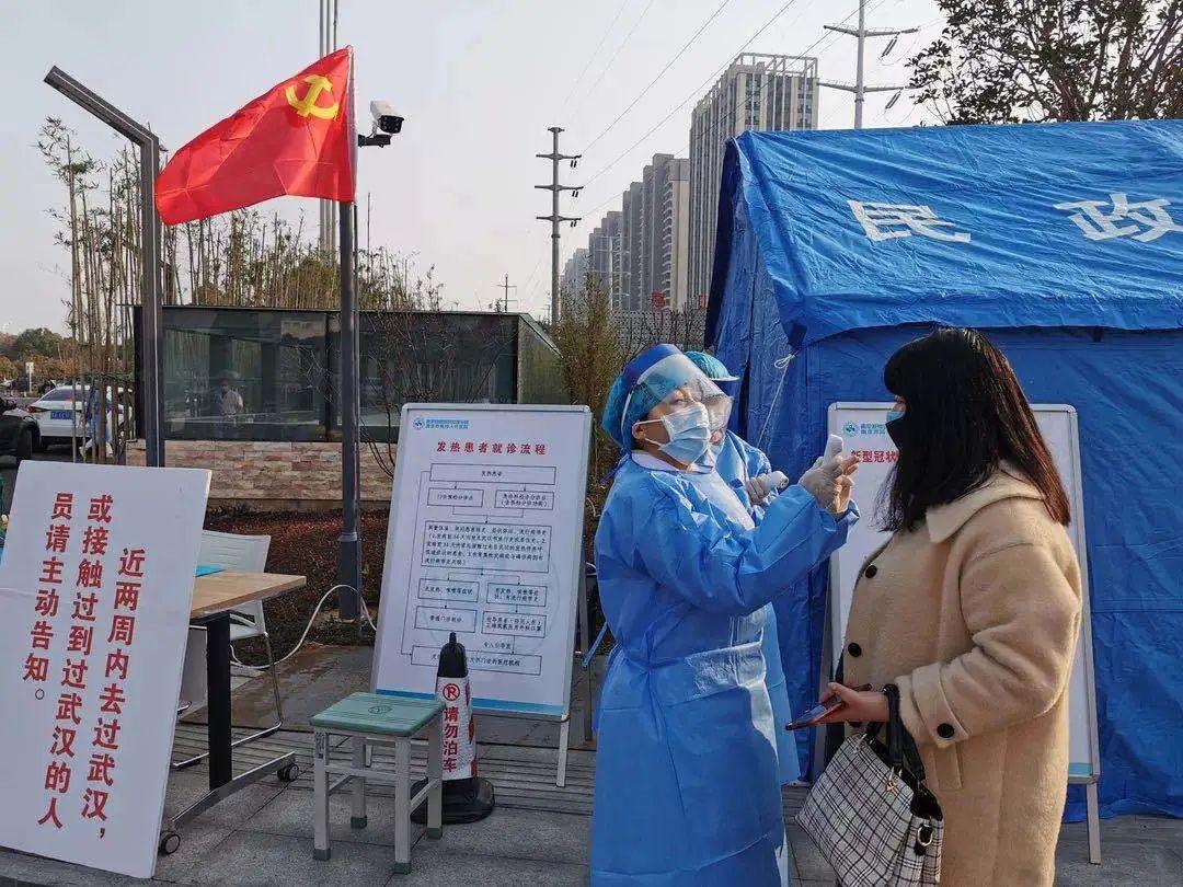 南京抗疫医生，白衣执甲的逆行英雄与城市守护者