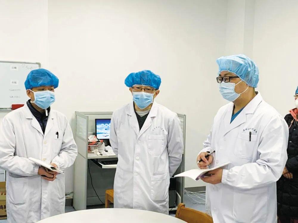 南京抗疫医生，白衣执甲的逆行英雄与城市守护者