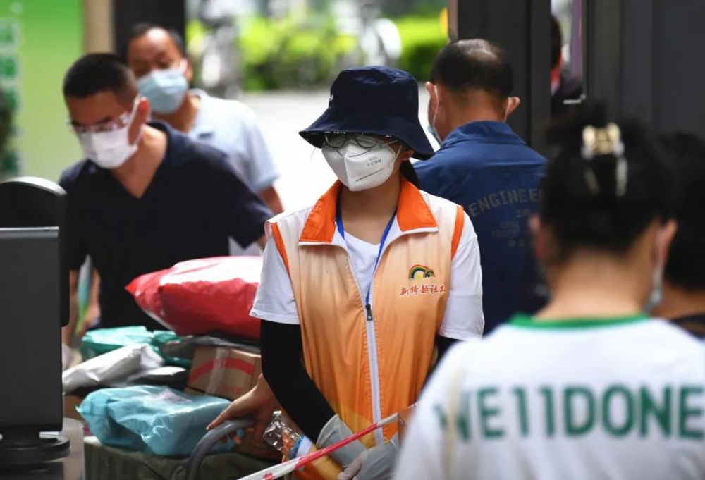 广州疫情，病毒传播快、传播力强，防控面临严峻挑战