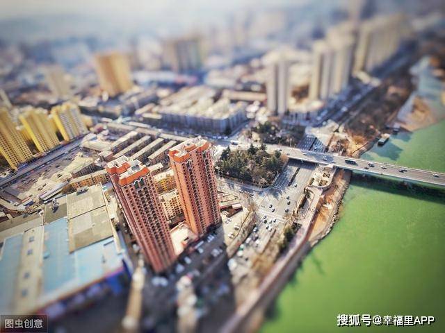广州与上海，疫情下的城市治理与民生百态
