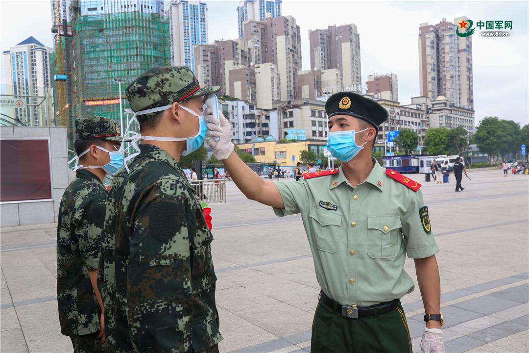 疫情下的中国防疫新篇章，北京疫苗研发与上海接种模式的双城启示