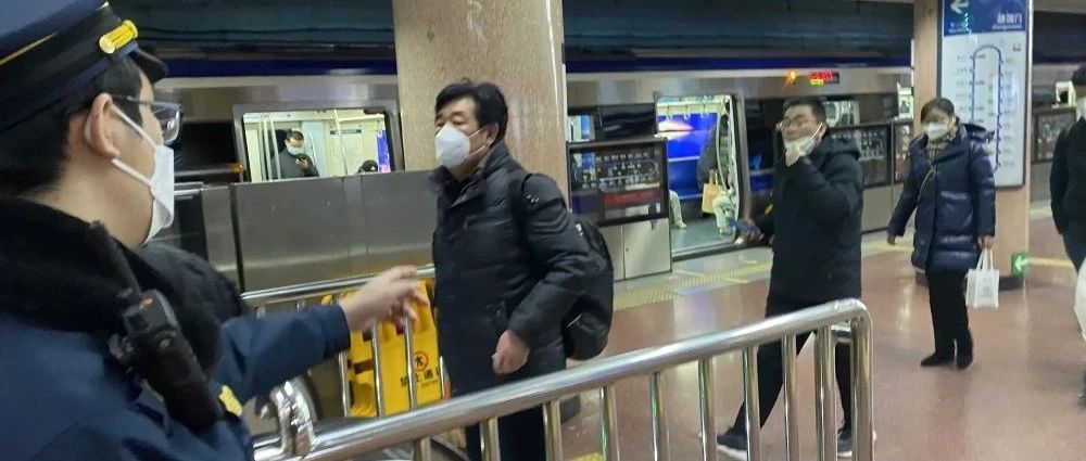 北京规定未戴口罩乘坐地铁，防疫新规下的城市交通管理