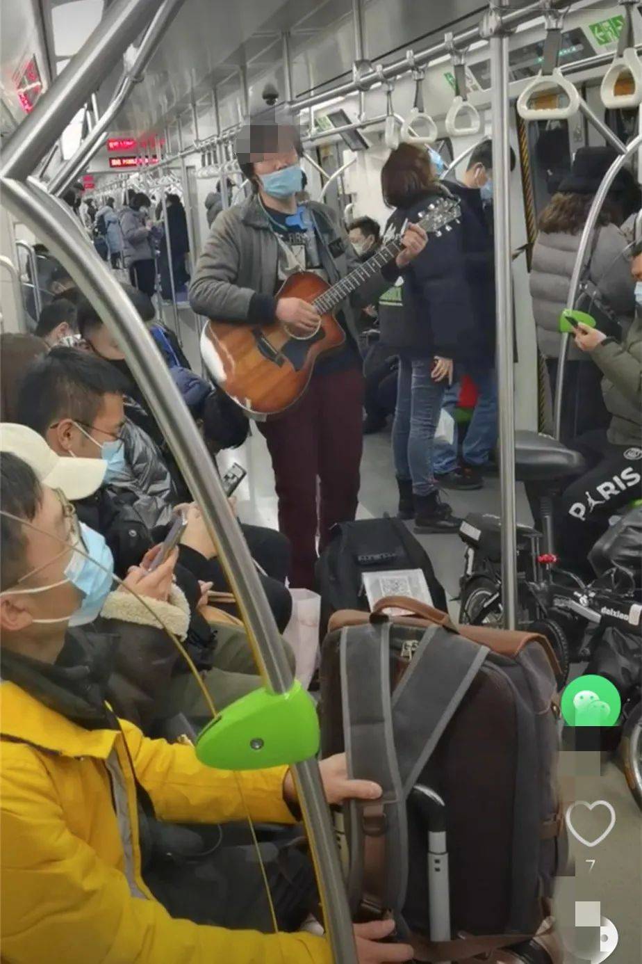 北京地铁不戴口罩被警方带走，防疫政策与个人自由的边界探讨