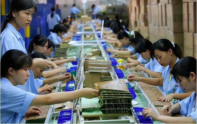 富士康郑州疫情事件，产业链震荡下的工人权益与全球供应链反思