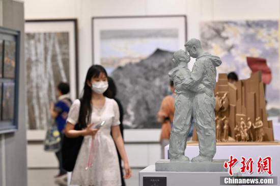 香港与澳门疫情回顾与展望，抗疫经验与未来挑战