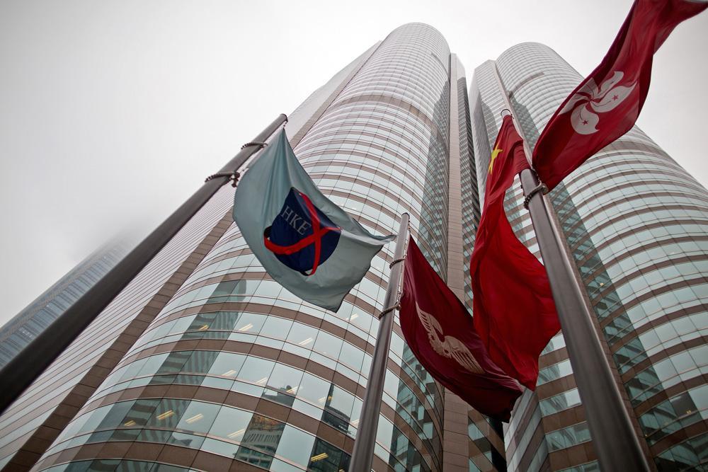 香港疫情行动轨迹，防控策略、社会影响与未来启示