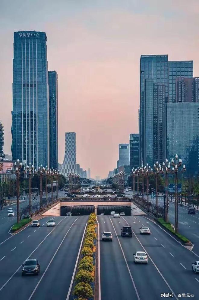 郑州与成都，疫情下的城市韧性对比