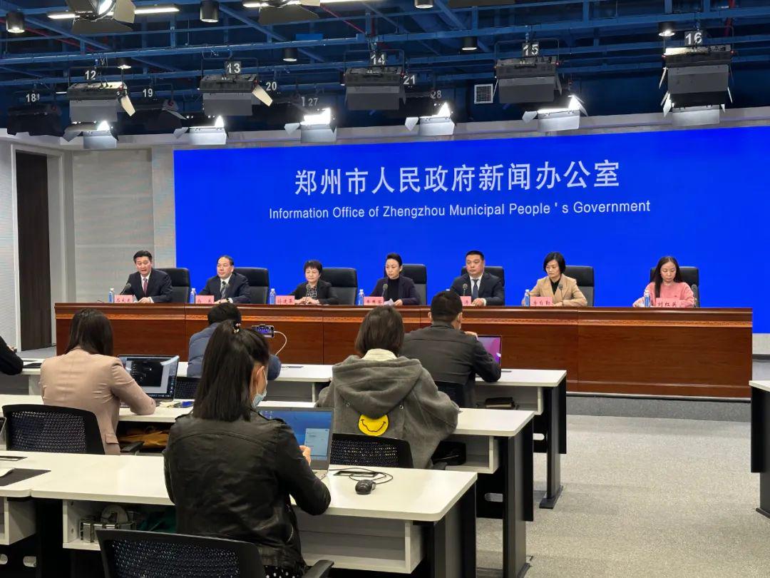 郑州防疫新闻发布会，透明沟通与科学防控的双重考验