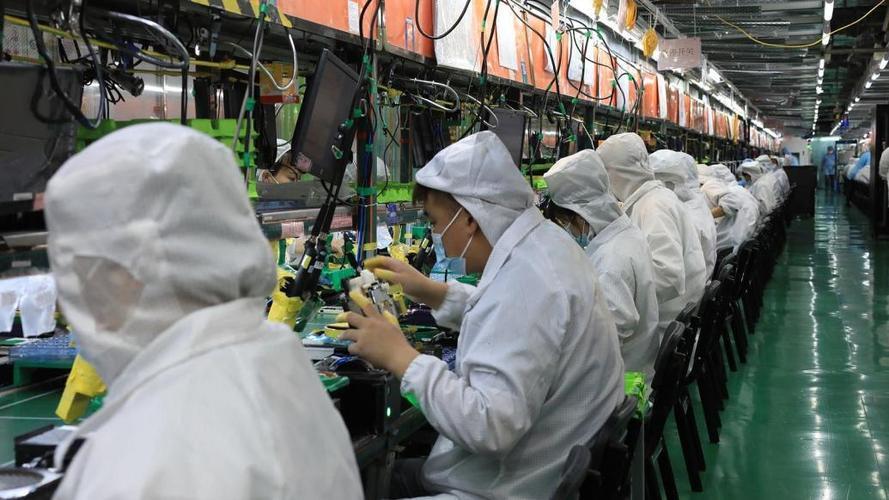 郑州疫情下的富士康，员工放假与产业困境