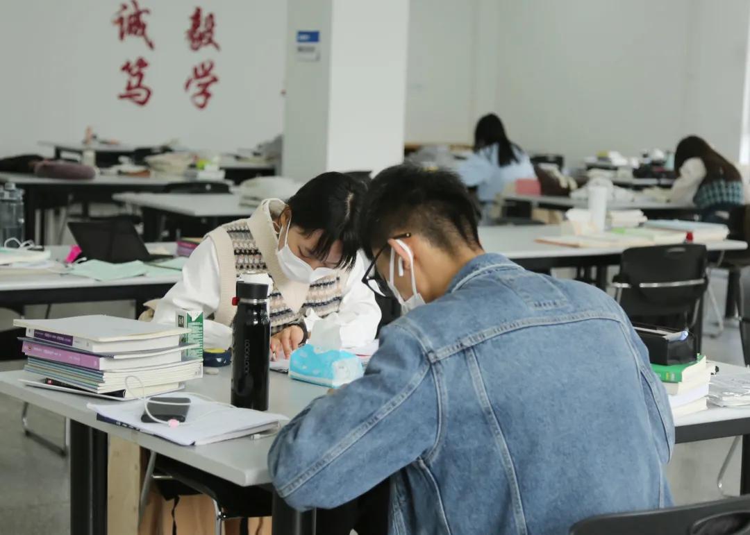 哈尔滨疫情上报机制，挑战、优化与公共健康治理的启示