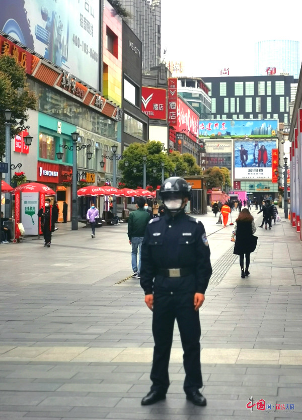 从成都到上海，疫情管控下的城市治理与民生百态