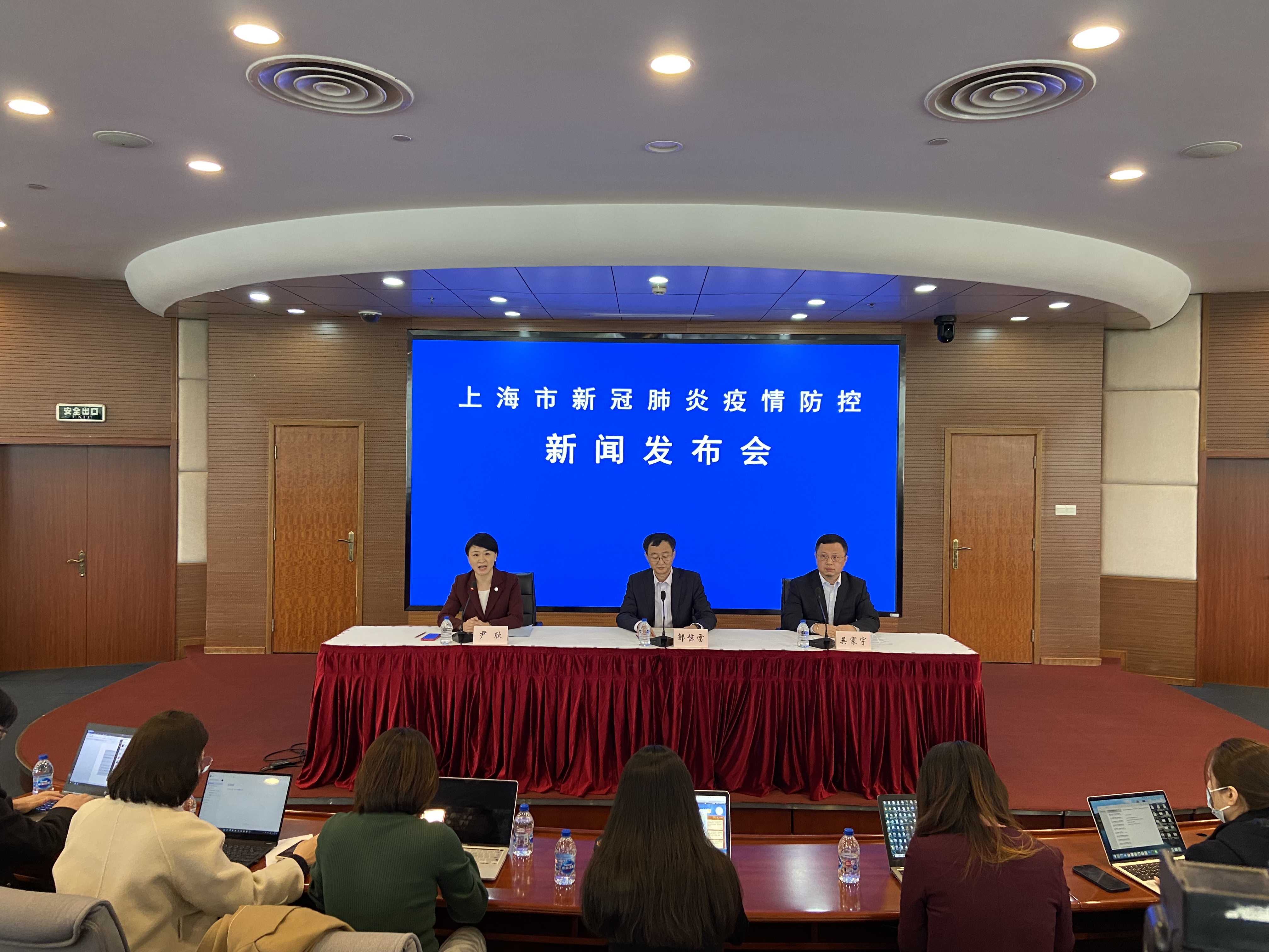 上海疫情防控新闻发布会，精准施策与全民战疫的双重答卷