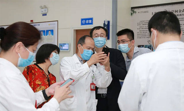 疫情下的上海，卫健委副主任的角色与挑战