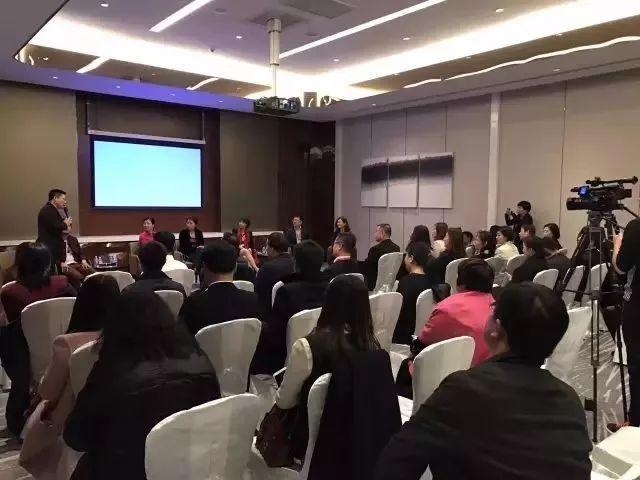 好的，我将按照您的要求创作一篇关于上海市卫健委张雄的深度报道。为了让文章更加丰富，我会先列出一些基本框架。请您看看以下内容是否符合您的预期。如果您有其他想法，可以随时提出，我会进行调整