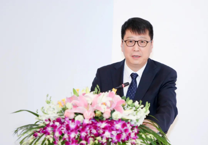 上海卫生局副局长张，公共卫生事业的领航者