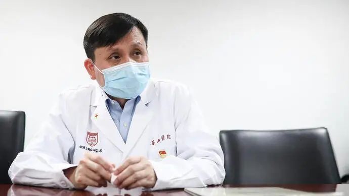 张文宏，上海防疫主任的科学担当与人文情怀