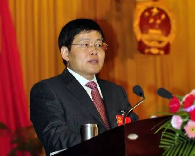 张文宏调任上海卫计委，抗疫先锋的新使命与公共卫生体系的未来